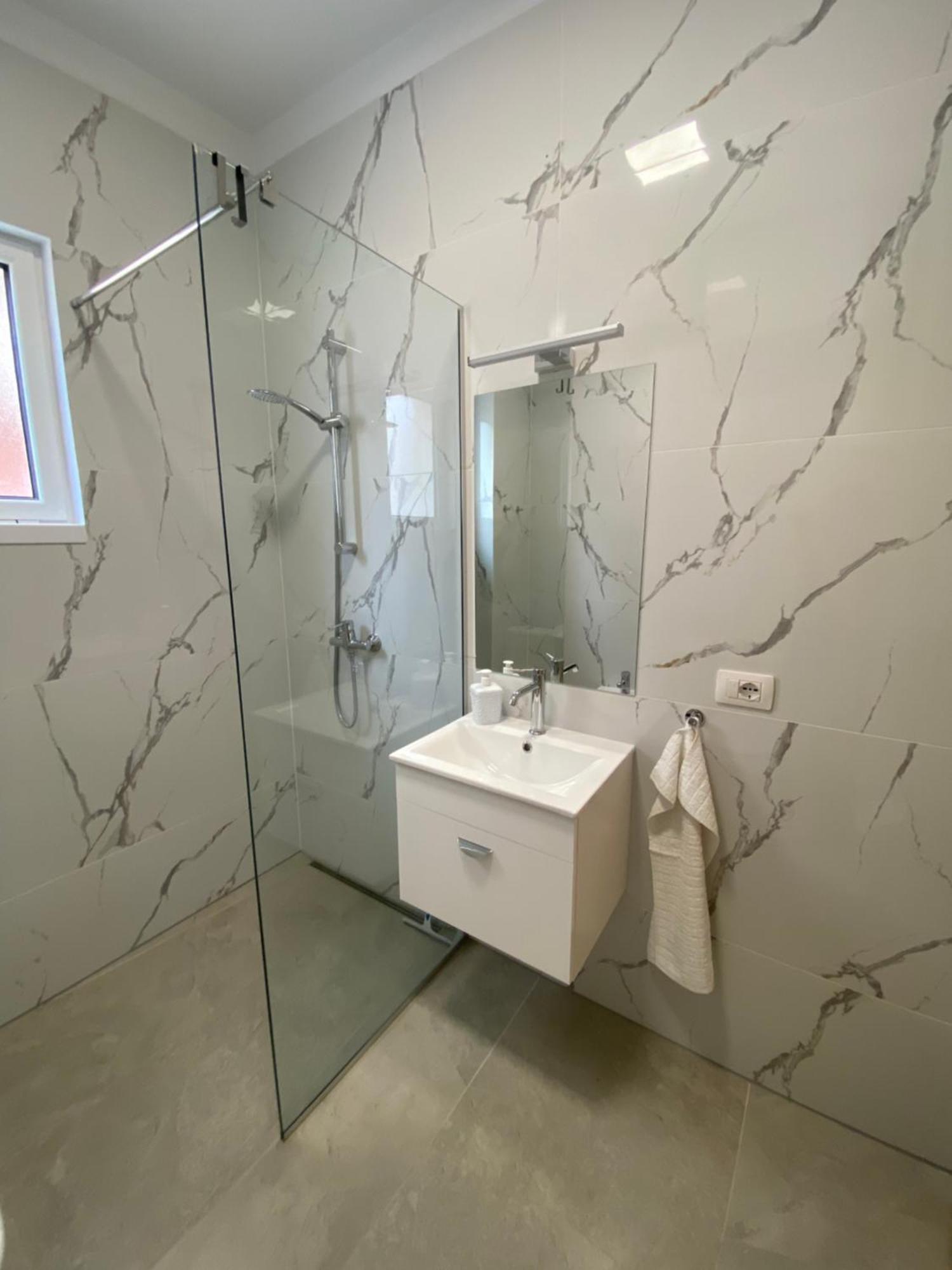 Sunny Apartament Saranda 2 Екстериор снимка